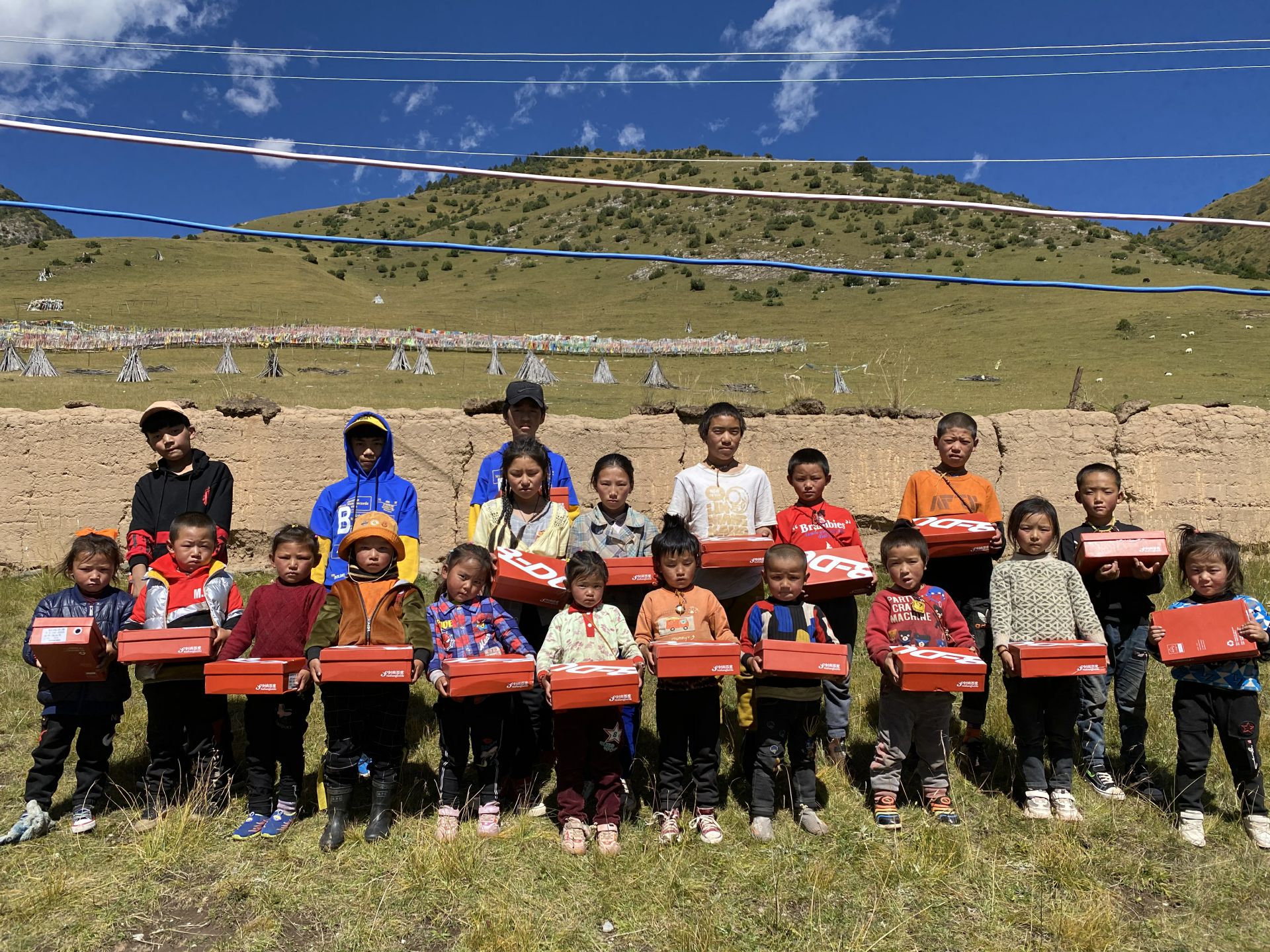 米兰站·官方端网站-米兰(中国)公益回顾丨家国同欢月同圆 温暖满载甘孜州(图13)